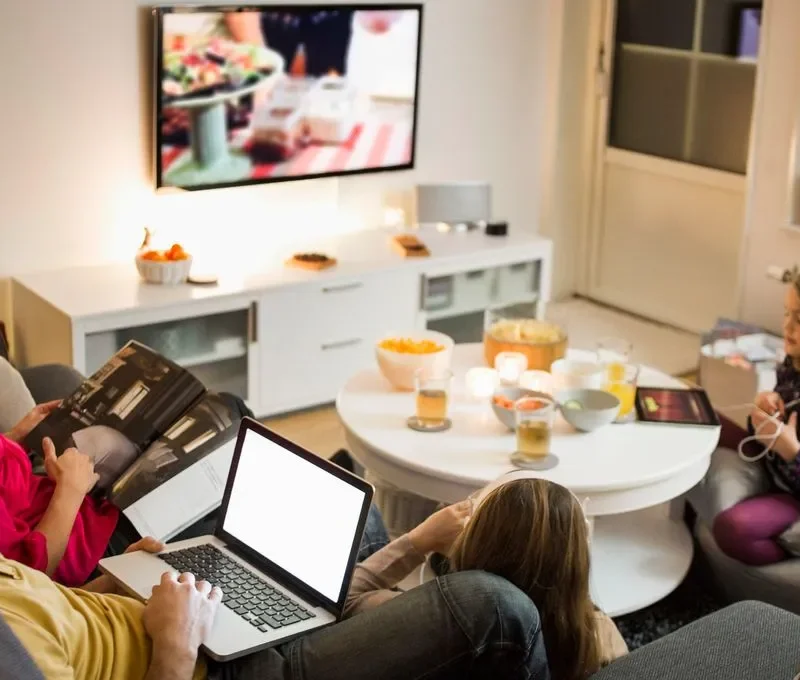 IPTV multi-écrans pour toute la famille en Suisse IPTV multi-écrans pour toute la famille en Suisse
